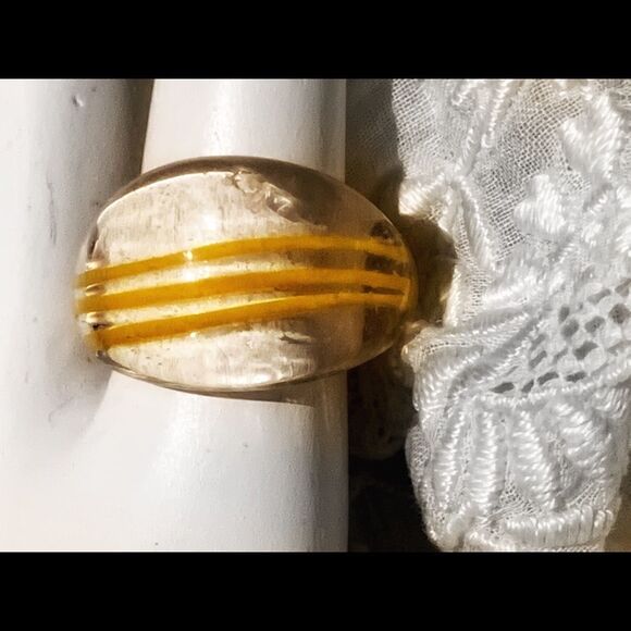 Vintage Murano glass clear dome ring with Yellow stripe new old stock size 7 - Picture 2 of 4